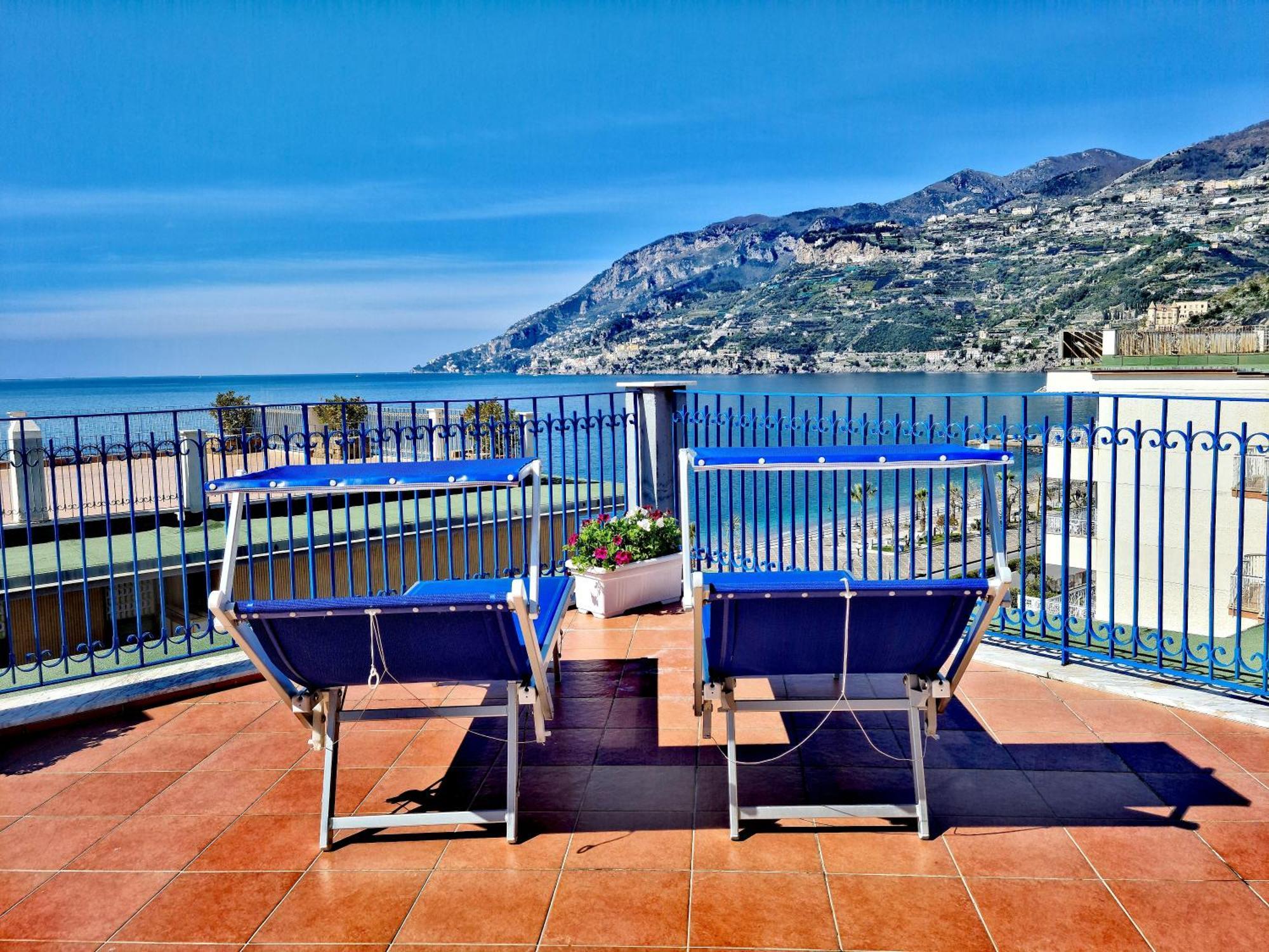 Apartment A Terrace On The Sea